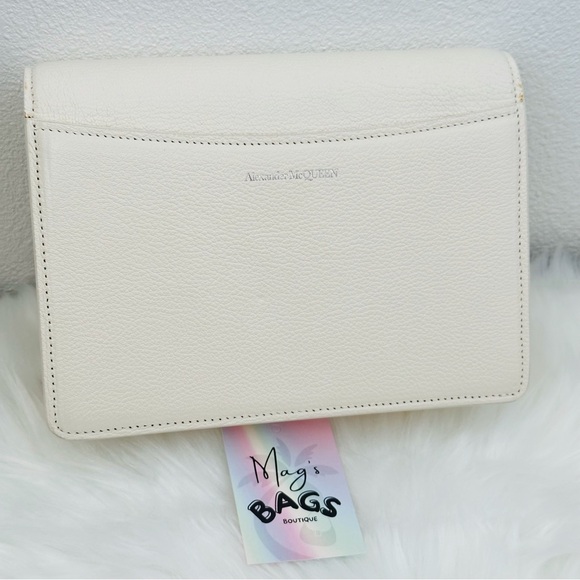 Alexander McQueen: Four-Ring Clutch Crossbody Bag - Picture 5 of 16